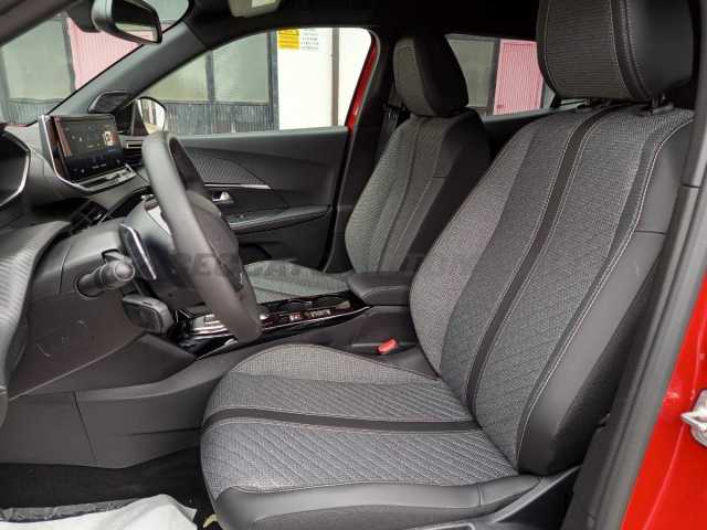 Peugeot 2008 1.2l - red