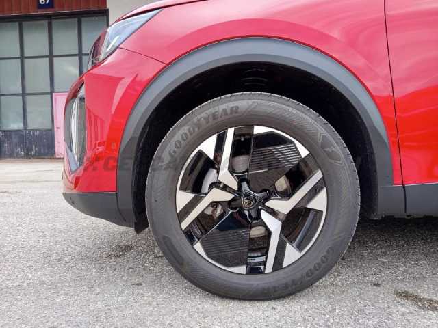 Peugeot 2008 1.2l - red