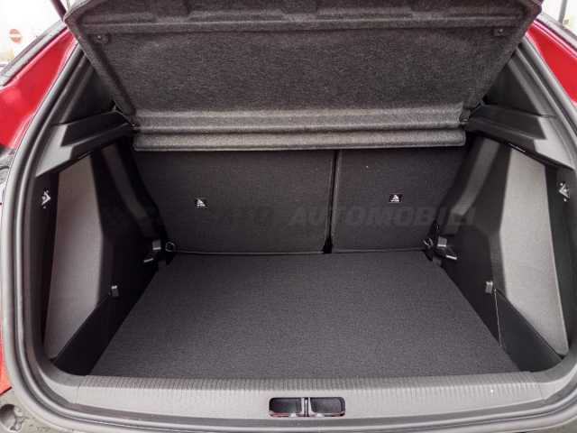 Peugeot 2008 1.2l - red