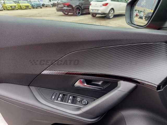 Peugeot 2008 1.2l - red