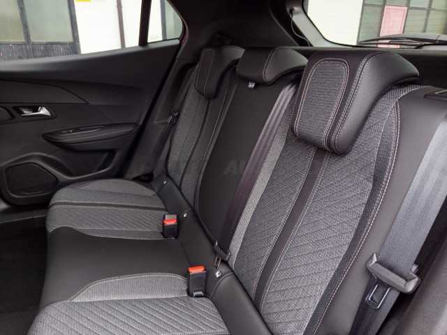 Peugeot 2008 1.2l - red