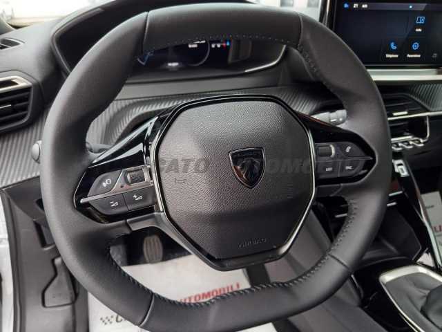 Peugeot 2008 1.2l - white