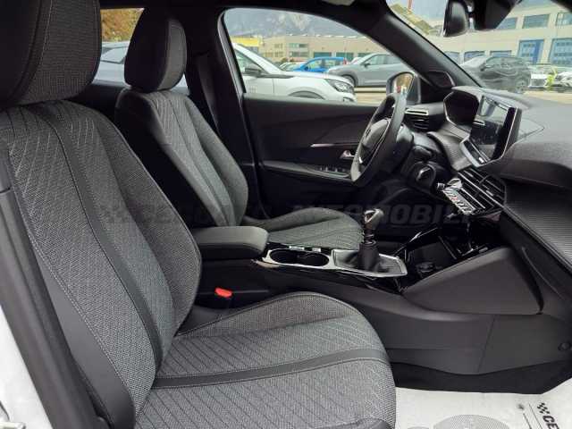 Peugeot 2008 1.2l - white