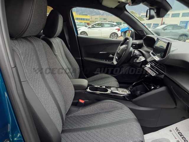 Peugeot 2008 1.2l - blue