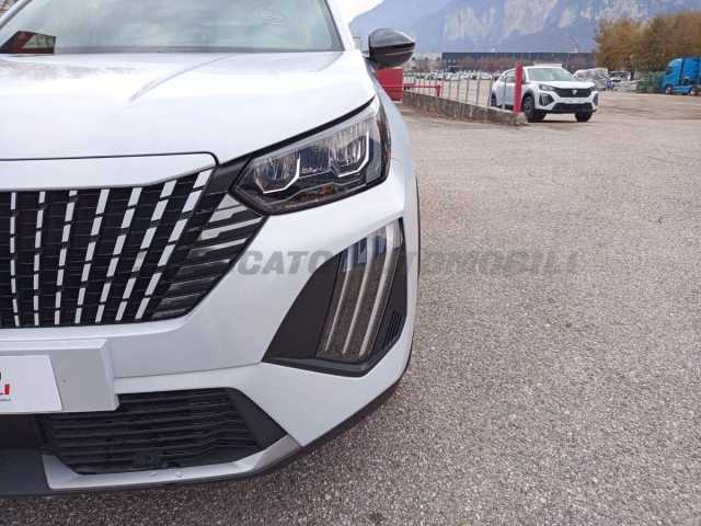Peugeot 2008 1.2l - white