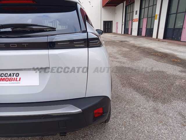 Peugeot 2008 1.2l - white