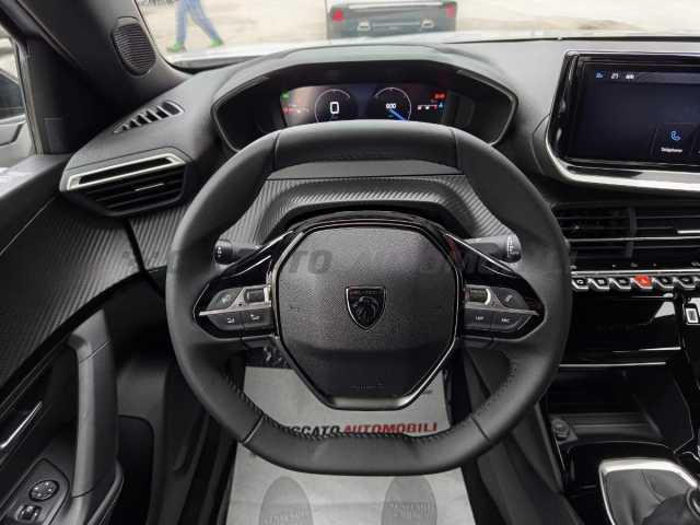 Peugeot 2008 1.2l - white