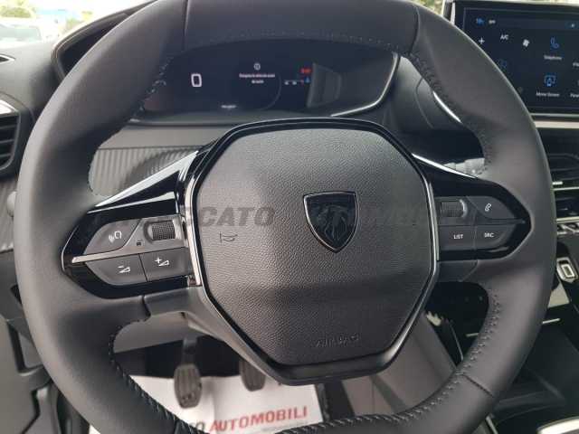 Peugeot 2008 1.2l - blue