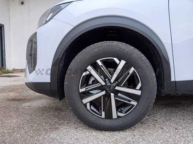 Peugeot 2008 1.2l - white