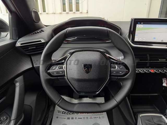 Peugeot 2008 1.2l - white