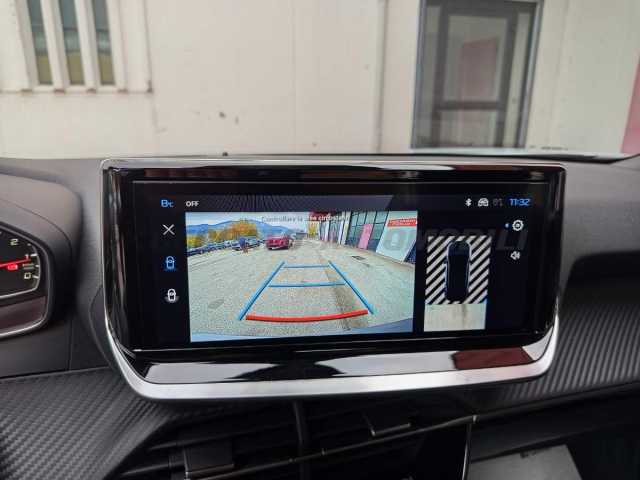 Peugeot 2008 1.2l - white