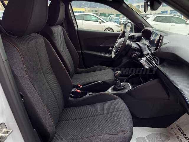 Peugeot 2008 1.2l - white