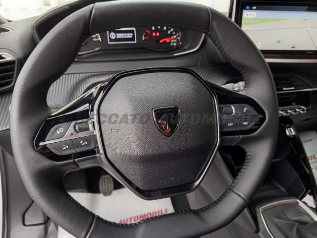 Peugeot 2008 1.2l - white