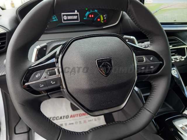 Peugeot 208 1.2l - white