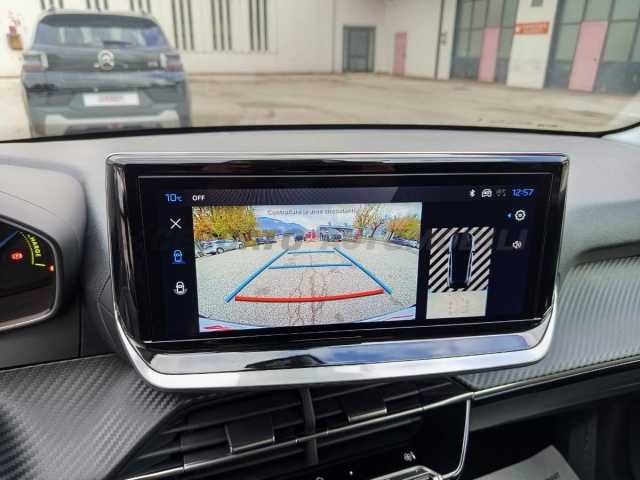 Peugeot 208 1.2l - white