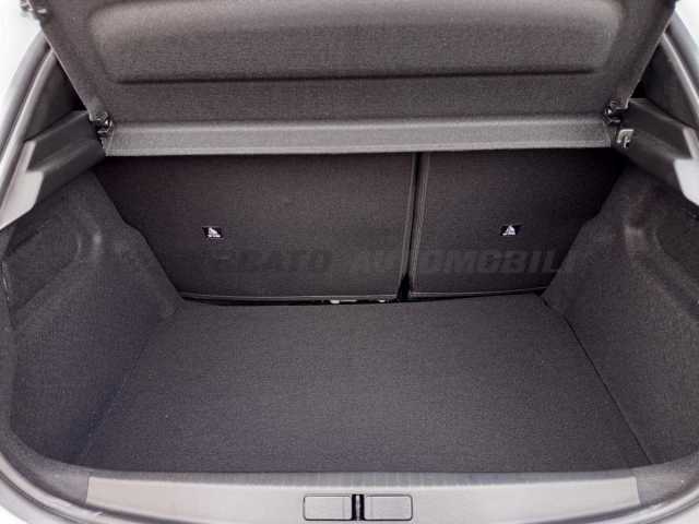 Peugeot 208 1.2l - white