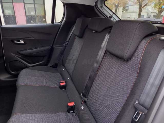 Peugeot 208 1.2l - white