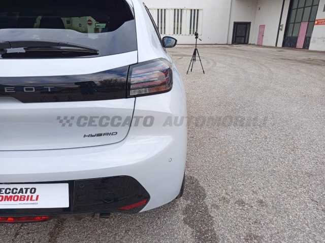 Peugeot 208 1.2l - white
