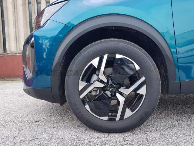 Peugeot 2008 1.2l - blue