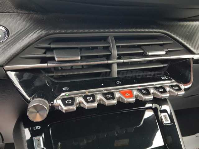 Peugeot 2008 1.2l - blue