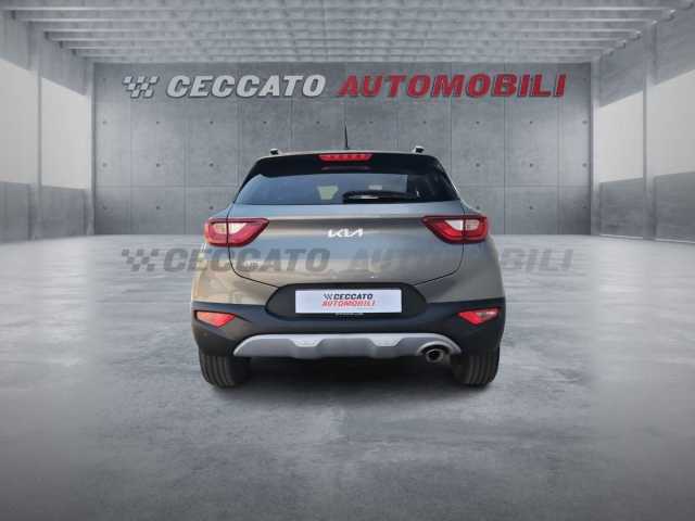 Kia Stonic 1.2l - grey