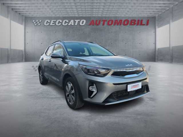 Kia Stonic 1.2l - grey