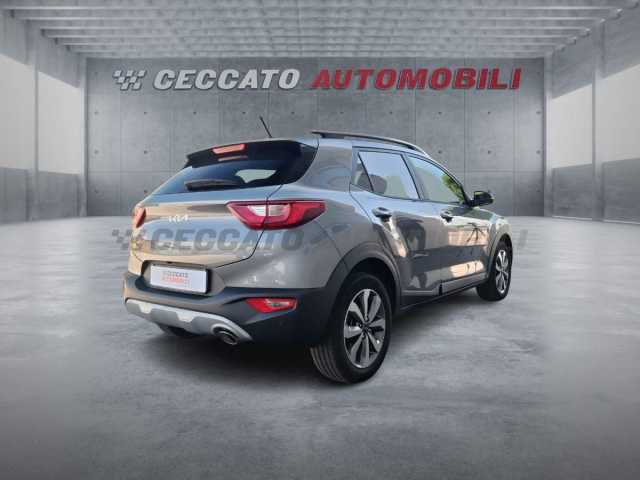 Kia Stonic 1.2l - grey