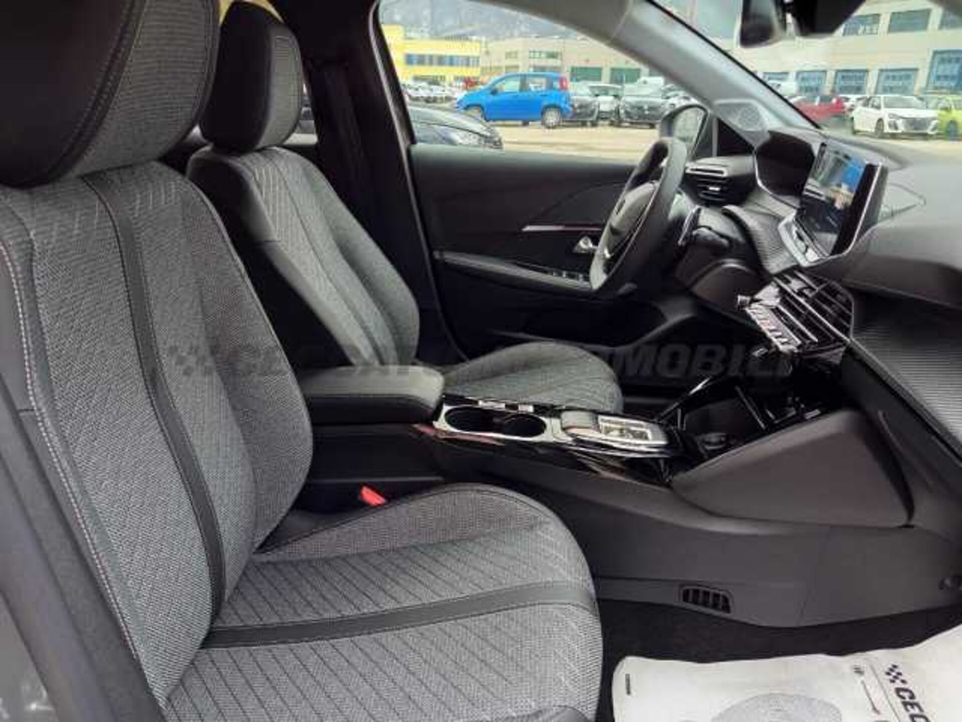 Peugeot 208 1.2l - grey