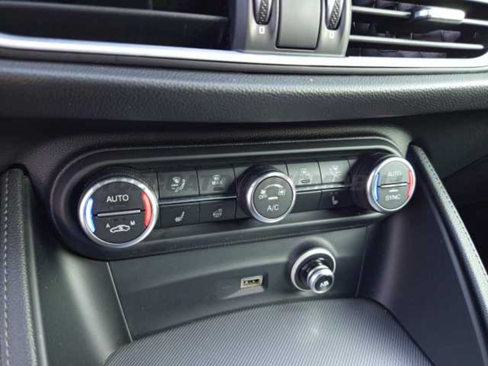 Alfa Romeo Stelvio 2.1l - grey