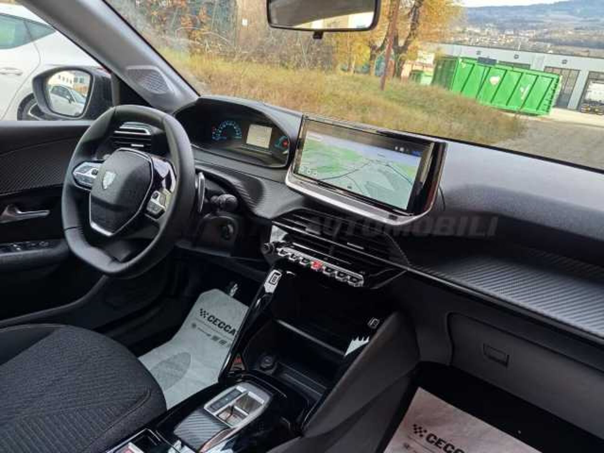 Peugeot 208 1.2l - black