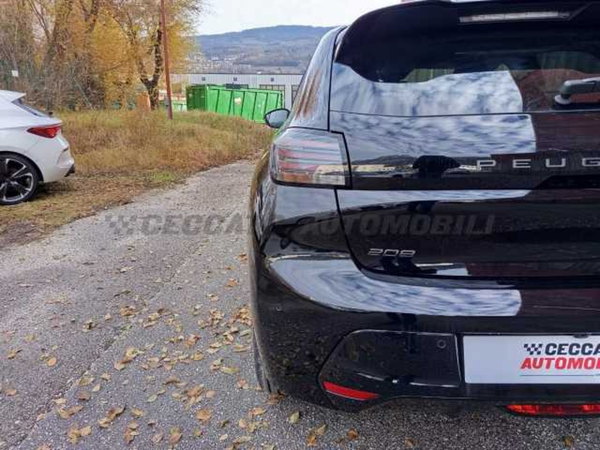 Peugeot 208 1.2l - black