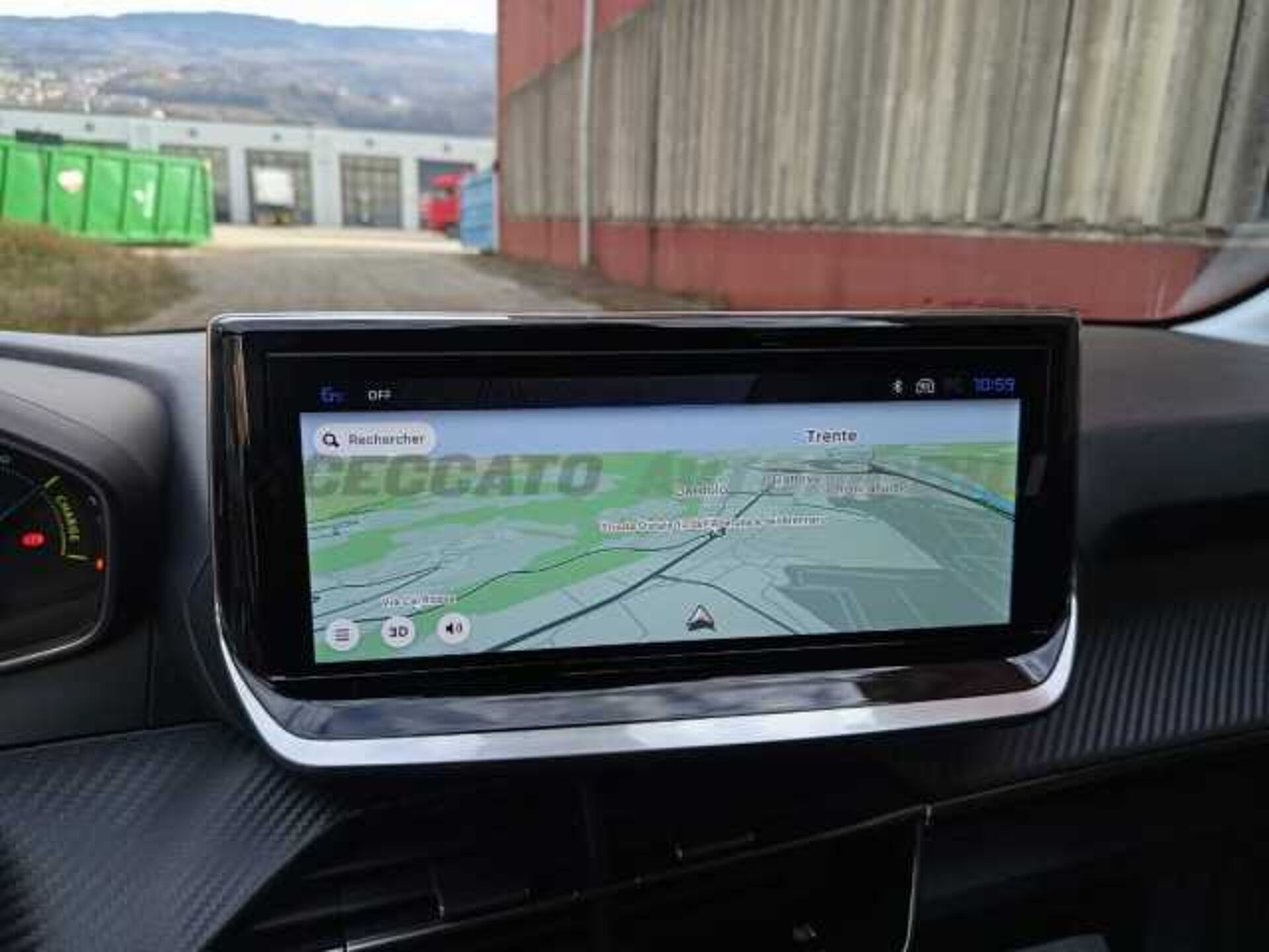 Peugeot 208 1.2l - black