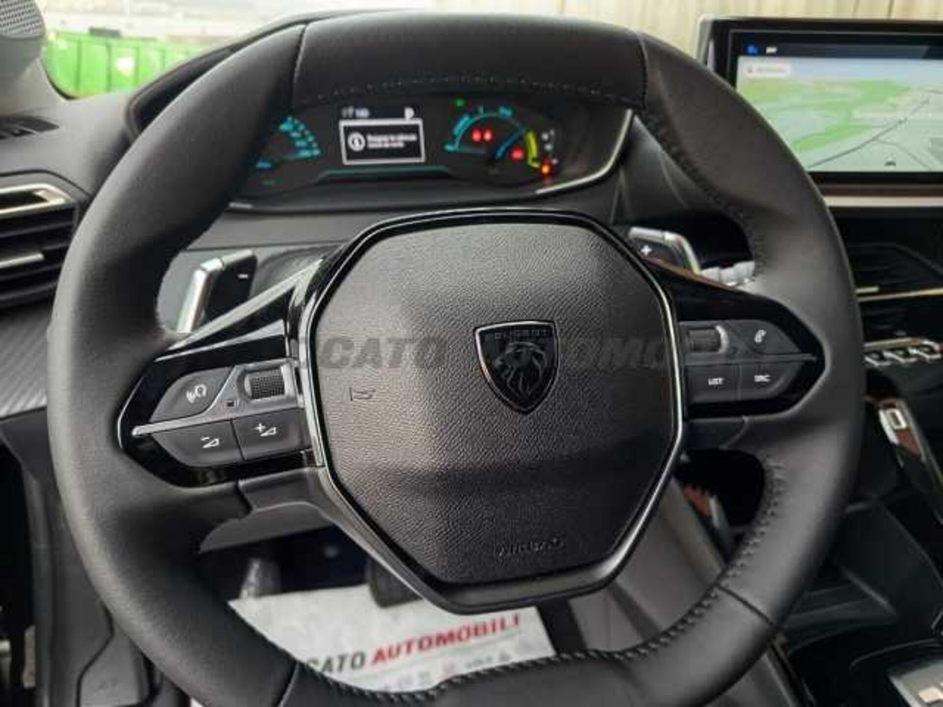 Peugeot 208 1.2l - black