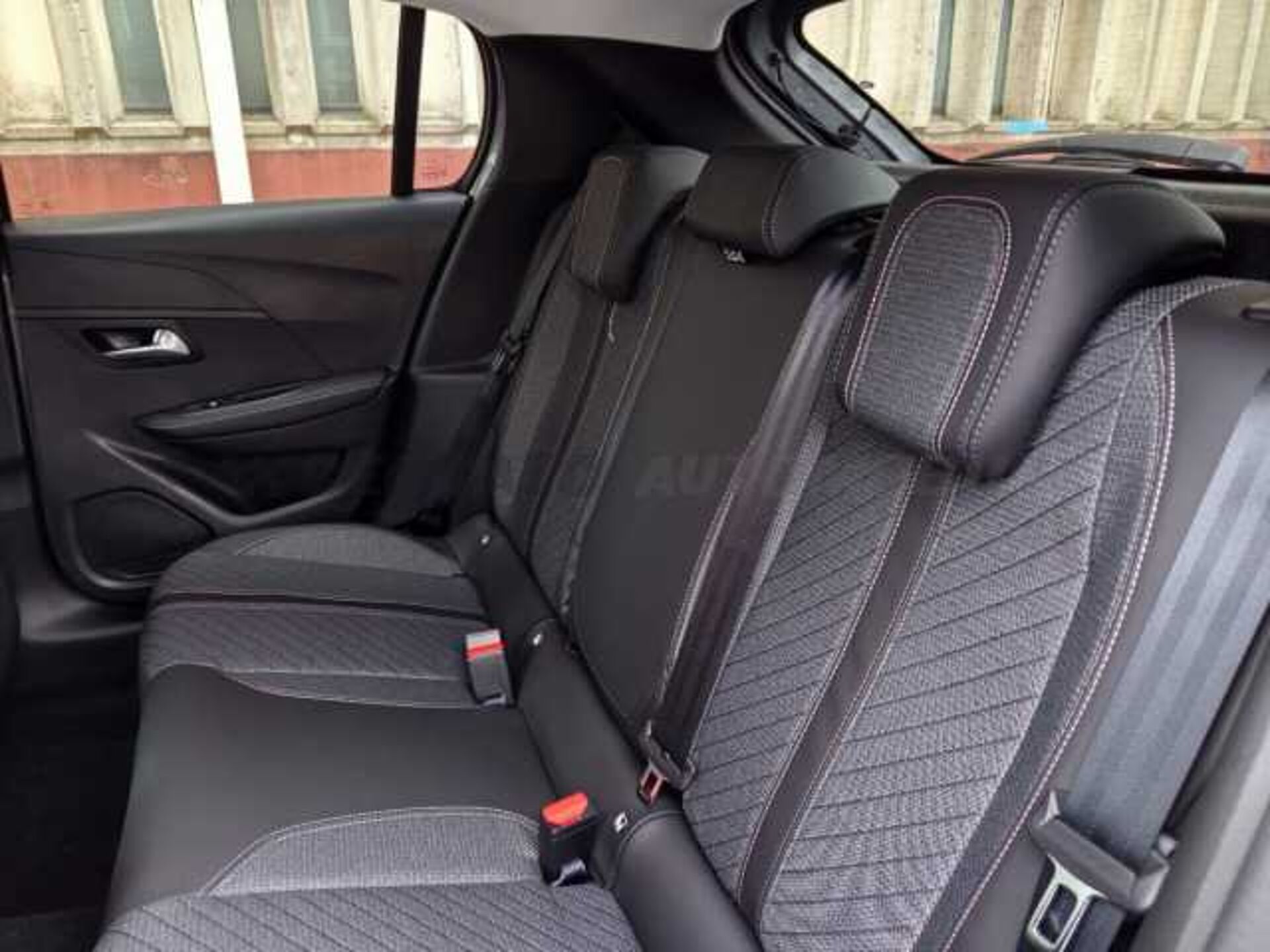 Peugeot 208 1.2l - grey