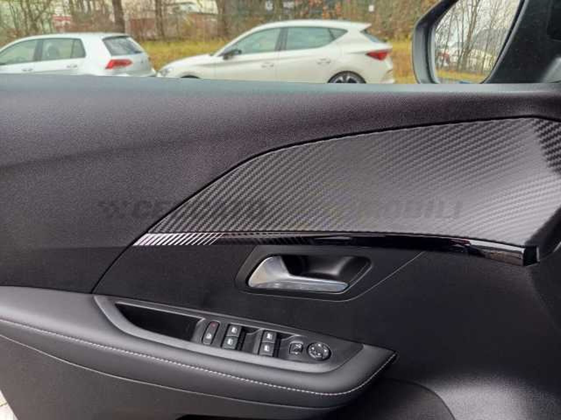 Peugeot 208 1.2l - grey