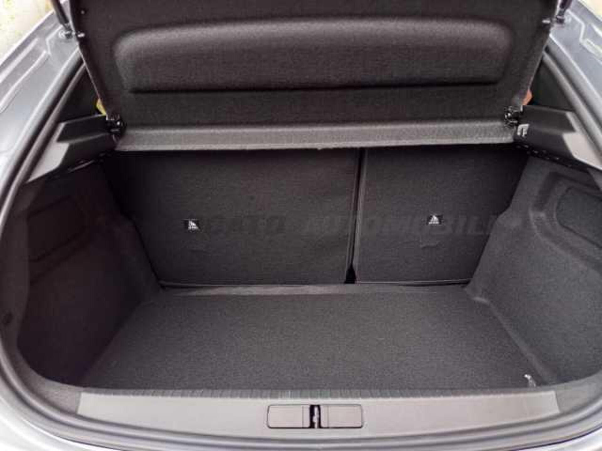 Peugeot 208 1.2l - grey