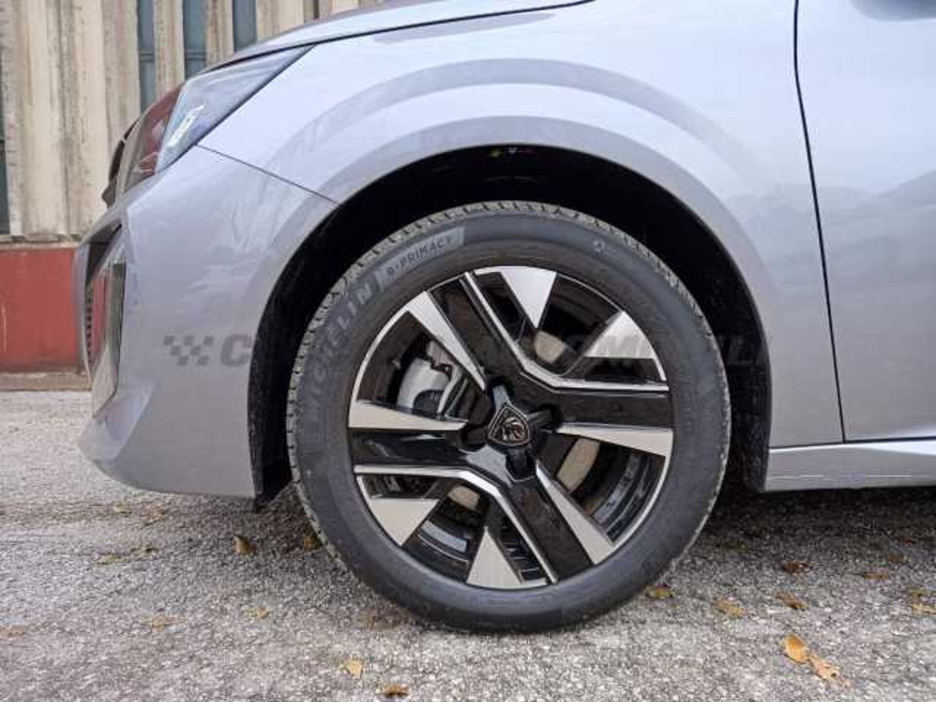 Peugeot 208 1.2l - grey