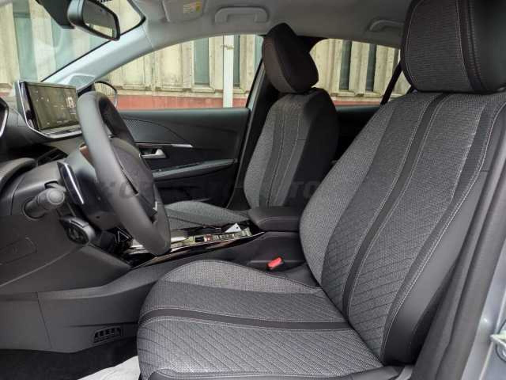 Peugeot 208 1.2l - grey