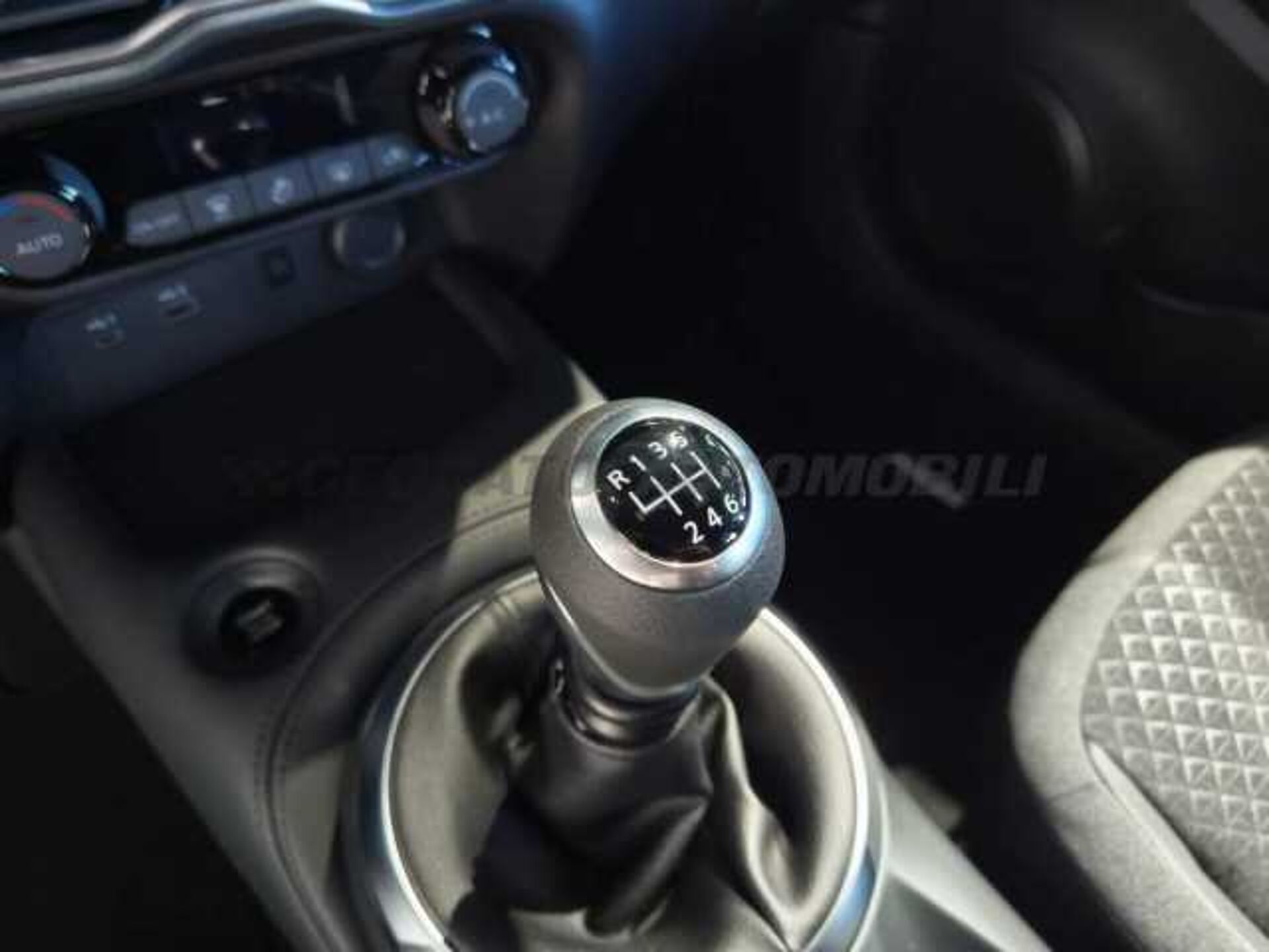 Nissan Nuovo Juke 1.0l - grey