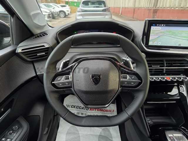 Peugeot 208 1.2l - black