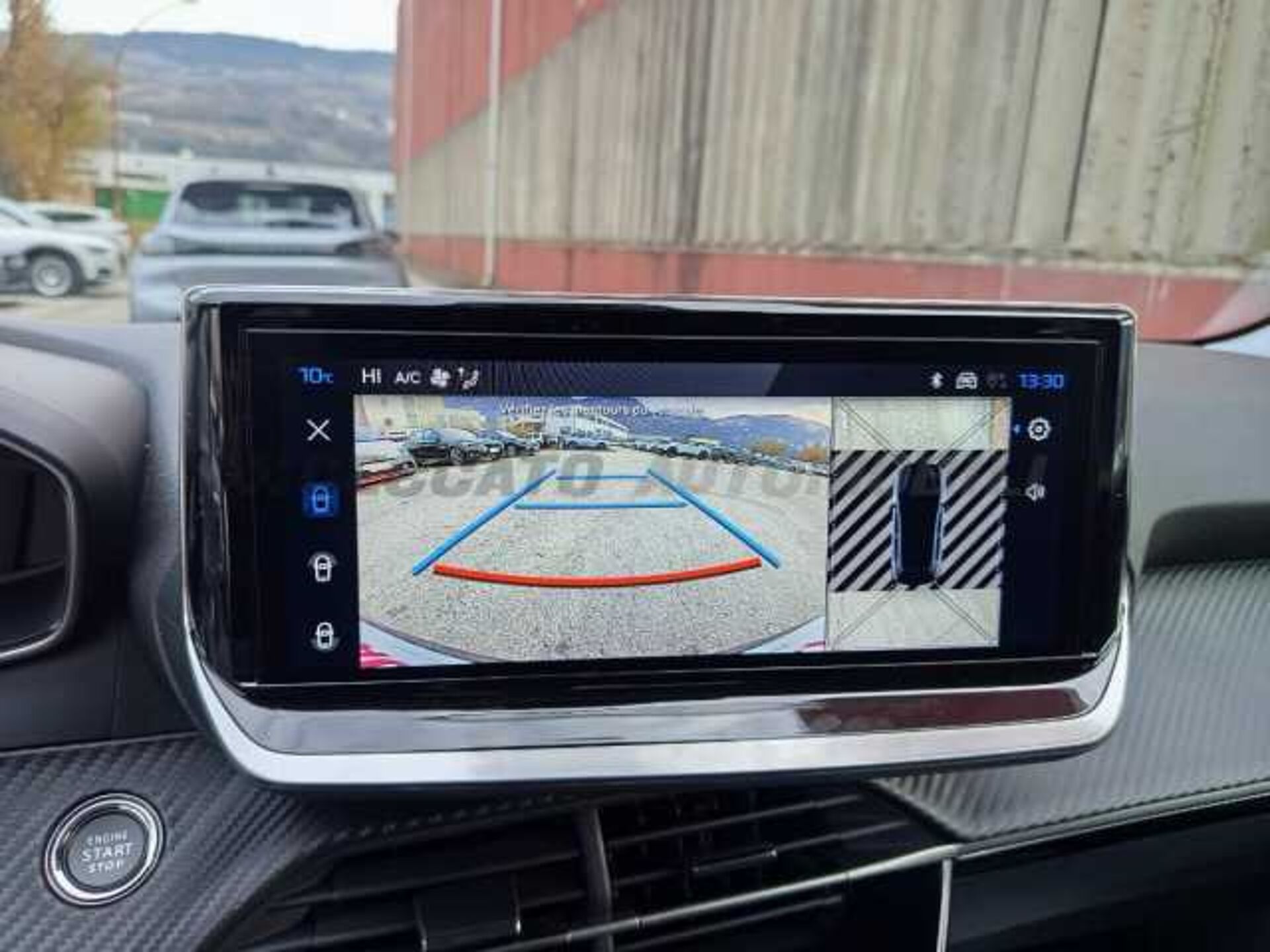 Peugeot 208 1.2l - black