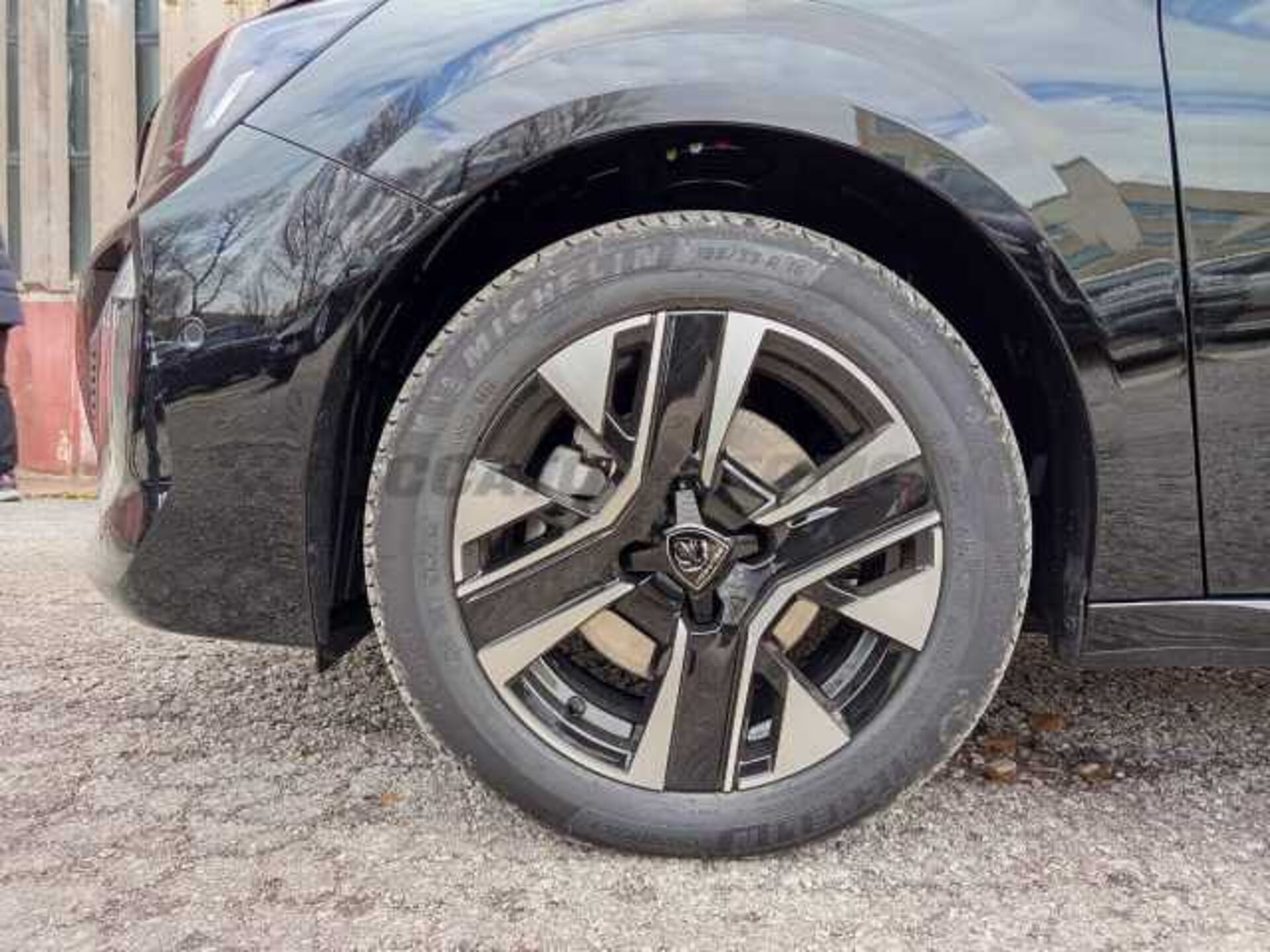 Peugeot 208 1.2l - black