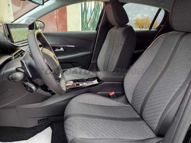 Peugeot 208 1.2l - black