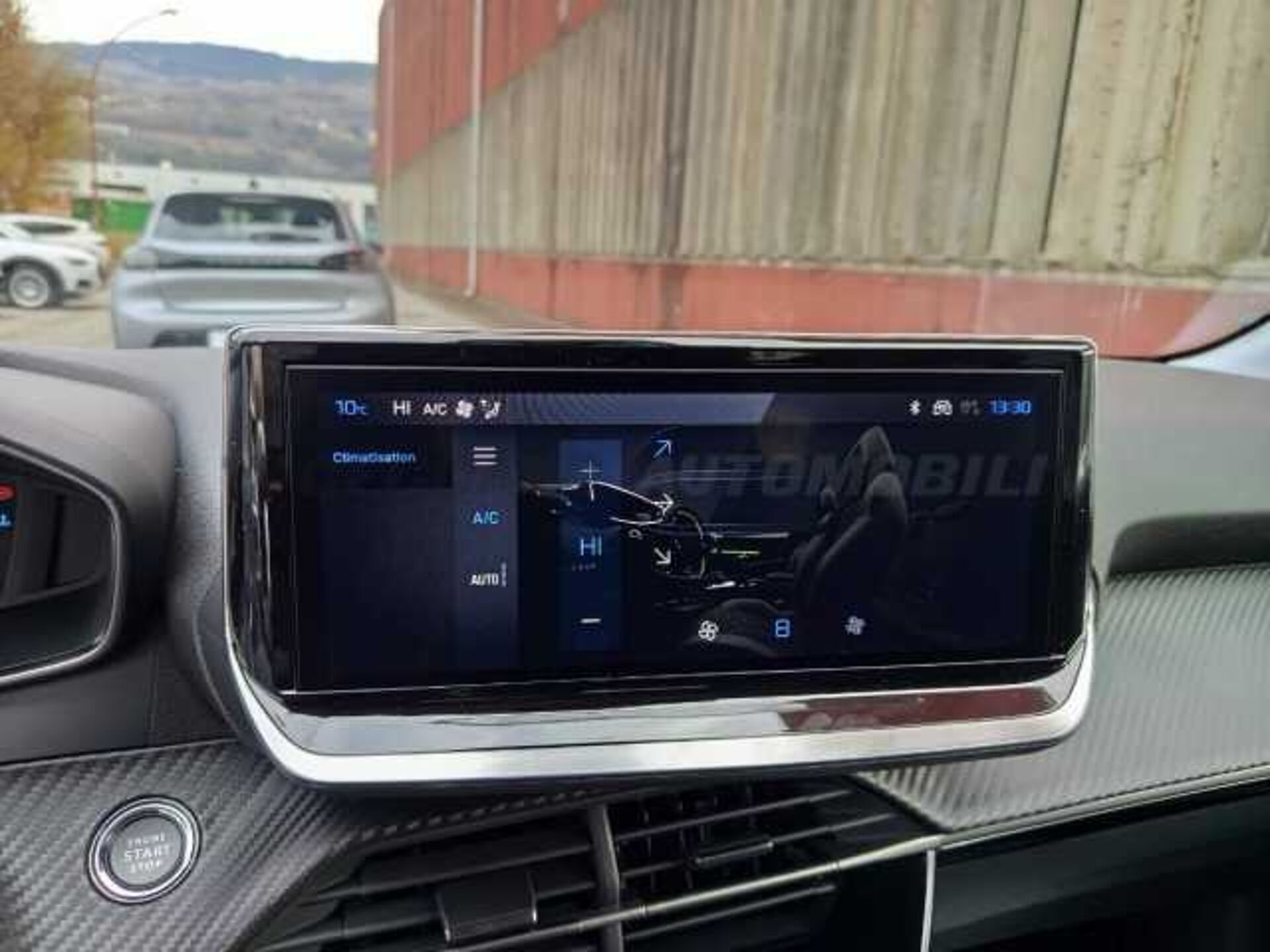 Peugeot 208 1.2l - black