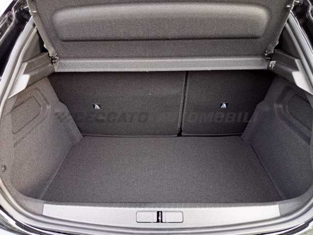 Peugeot 208 1.2l - black