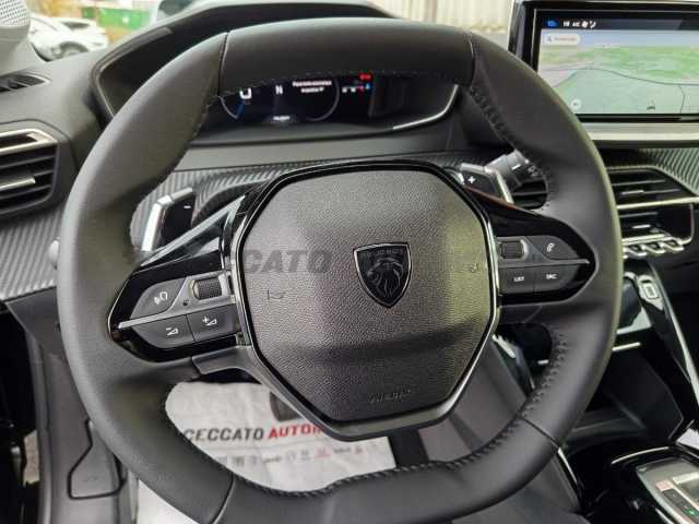 Peugeot 208 1.2l - black