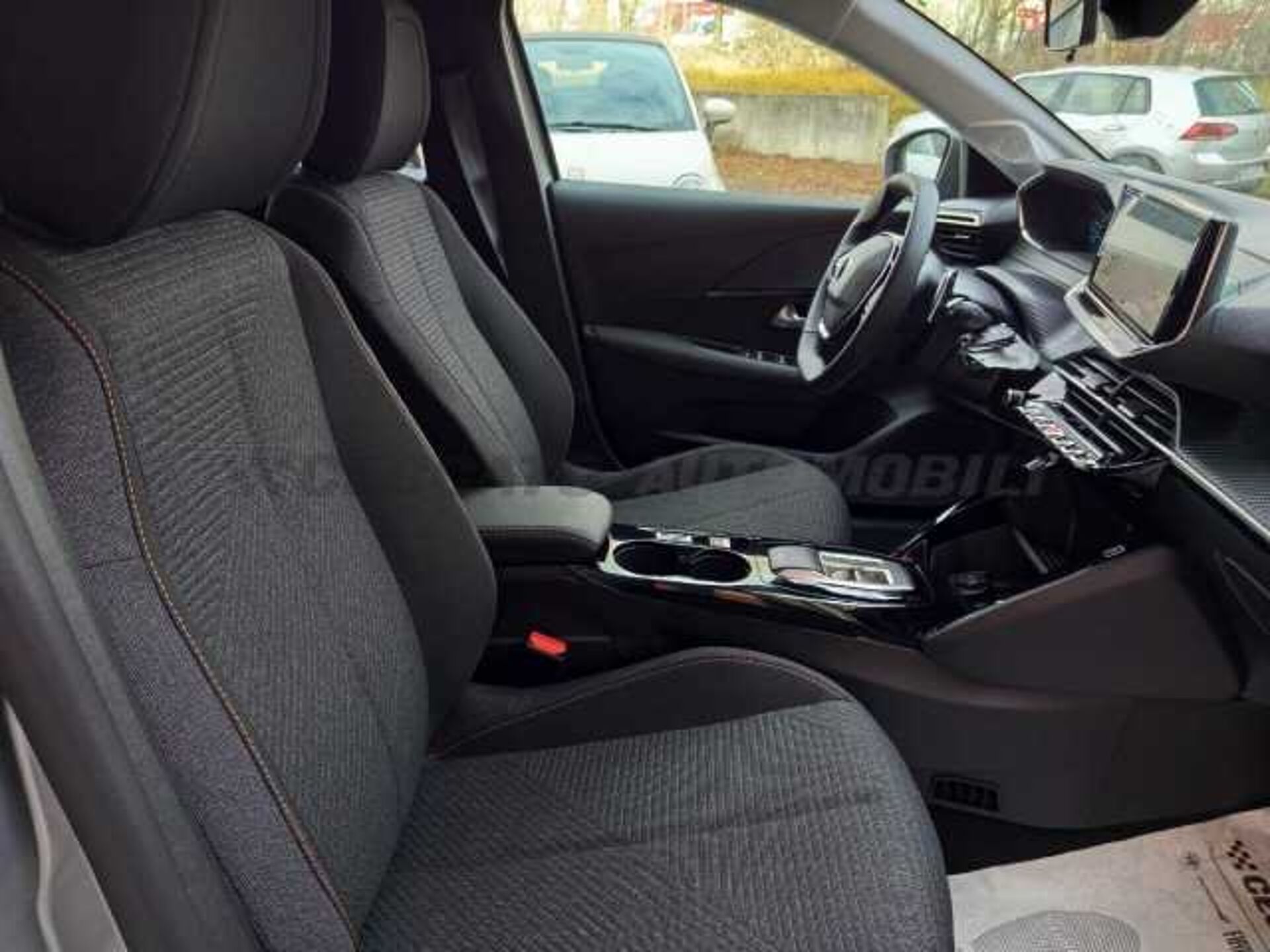 Peugeot 208 1.2l - grey