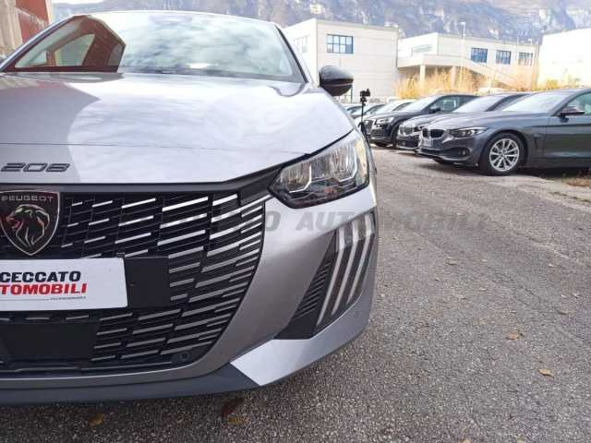 Peugeot 208 1.2l - grey