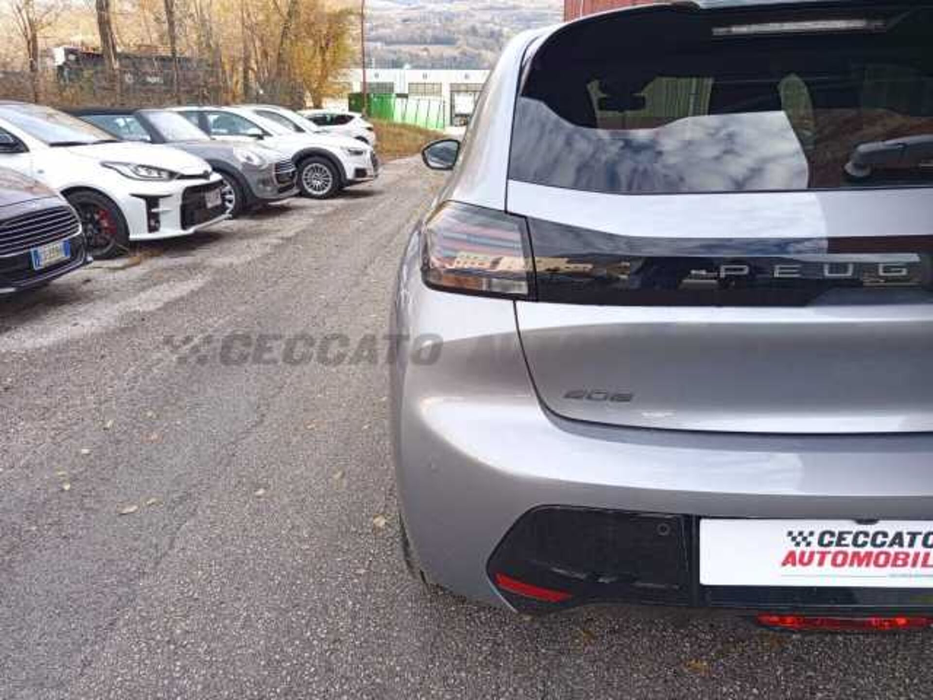 Peugeot 208 1.2l - grey