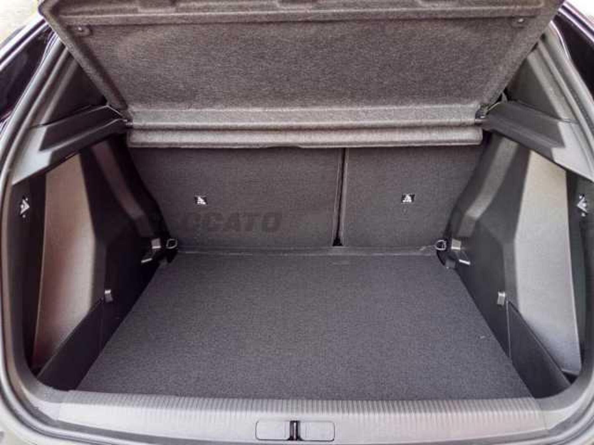 Peugeot 2008 1.2l - black